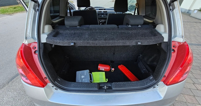 Suzuki Swift cena 13900 przebieg: 119000, rok produkcji 2010 z Sokołów Małopolski małe 529
